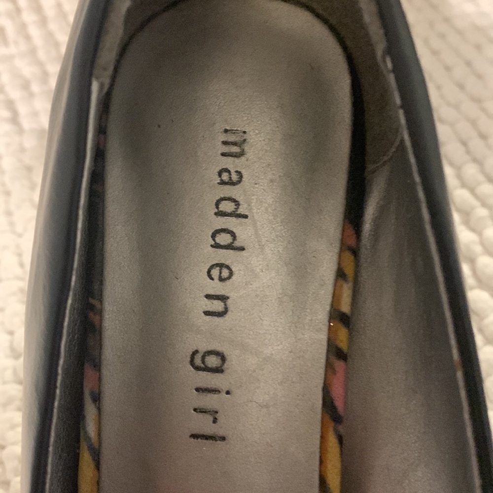 Shoes - Picture 3 of 4